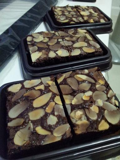 Brownies Chocolate Almond Slide
